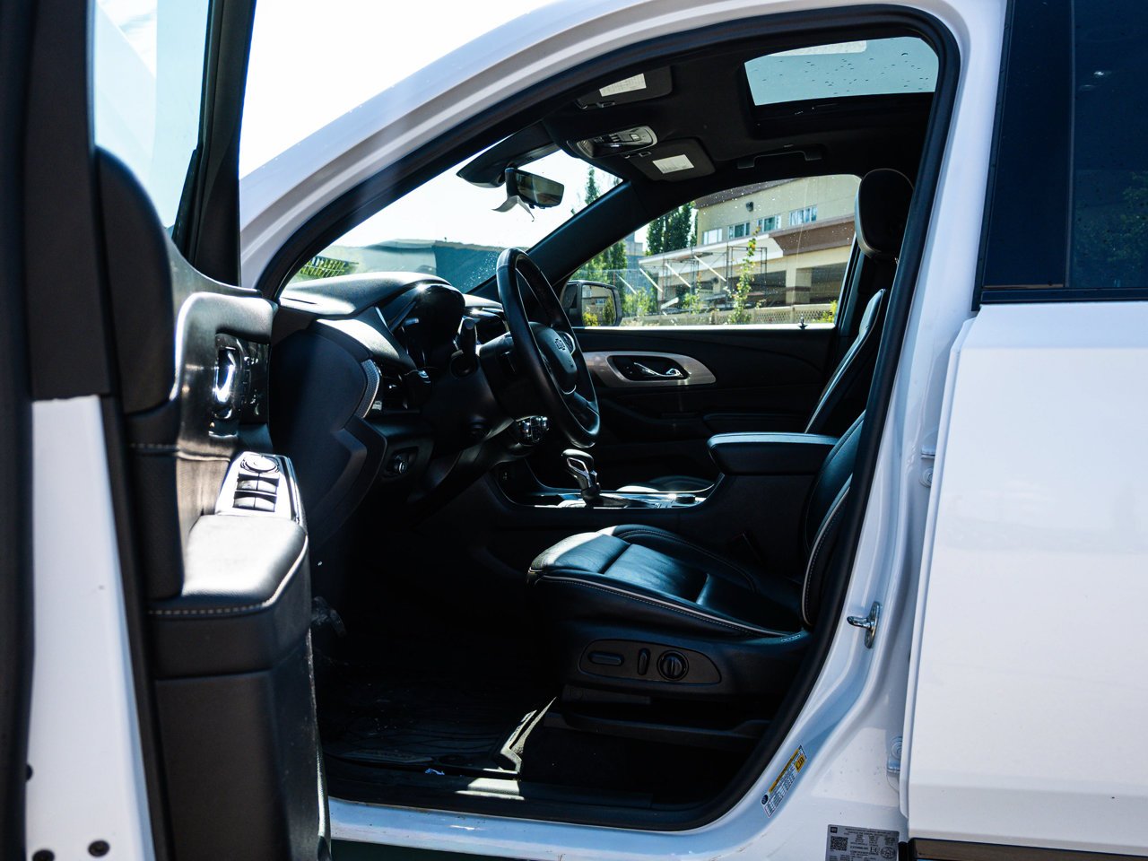 2023 Chevrolet Traverse AWD 4dr Premier White Sherwood Park - photo #16