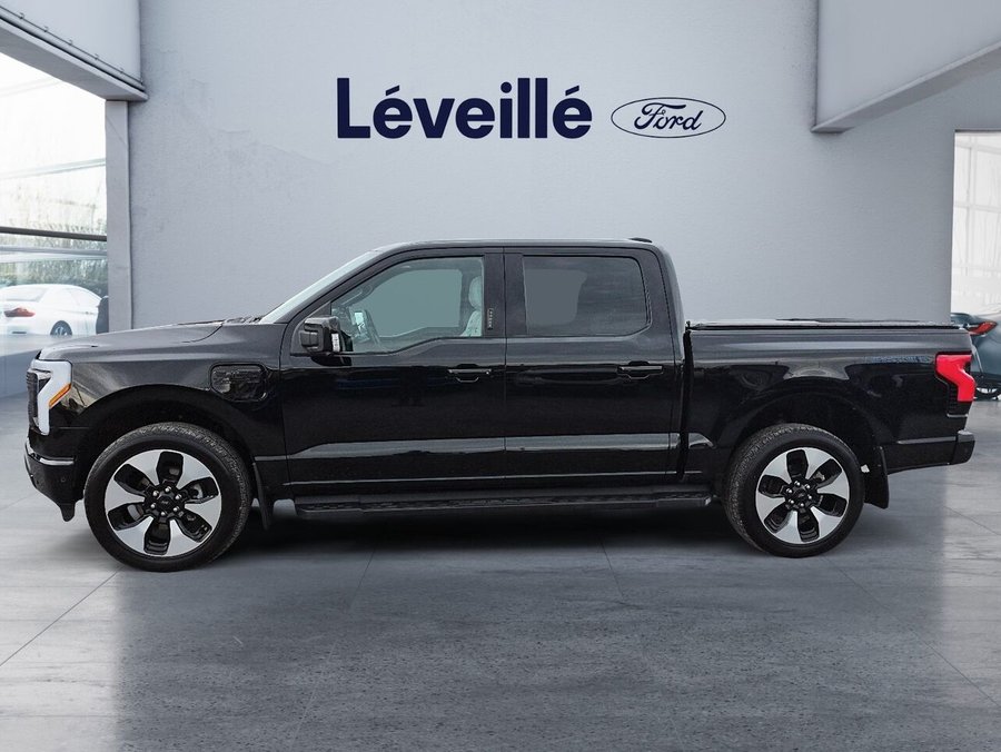 Ford F-150 Lightning Platinum ** GROSSE BATTERIE ** TOIT PANO ** 22P ** BAS KILO ** CARFAX CLEAN ** 5,5 pi 2023 Noir
