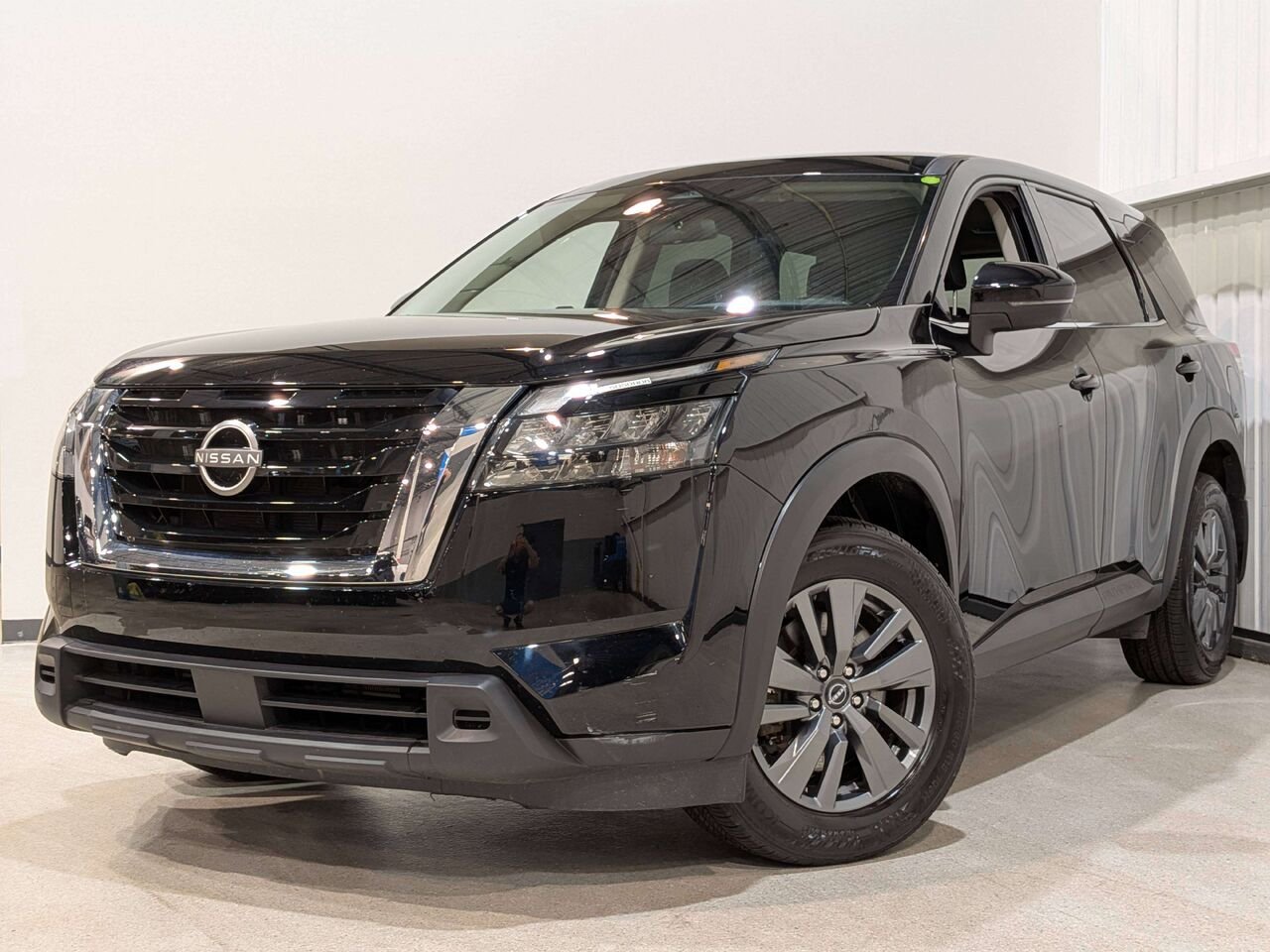 2024 Nissan Pathfinder S 4WD Black Val-David - photo #0