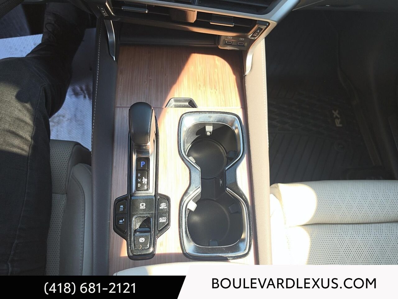 Lexus RX 20001A | RX 450h+ BA 2024 Blanc Québec - photo #16