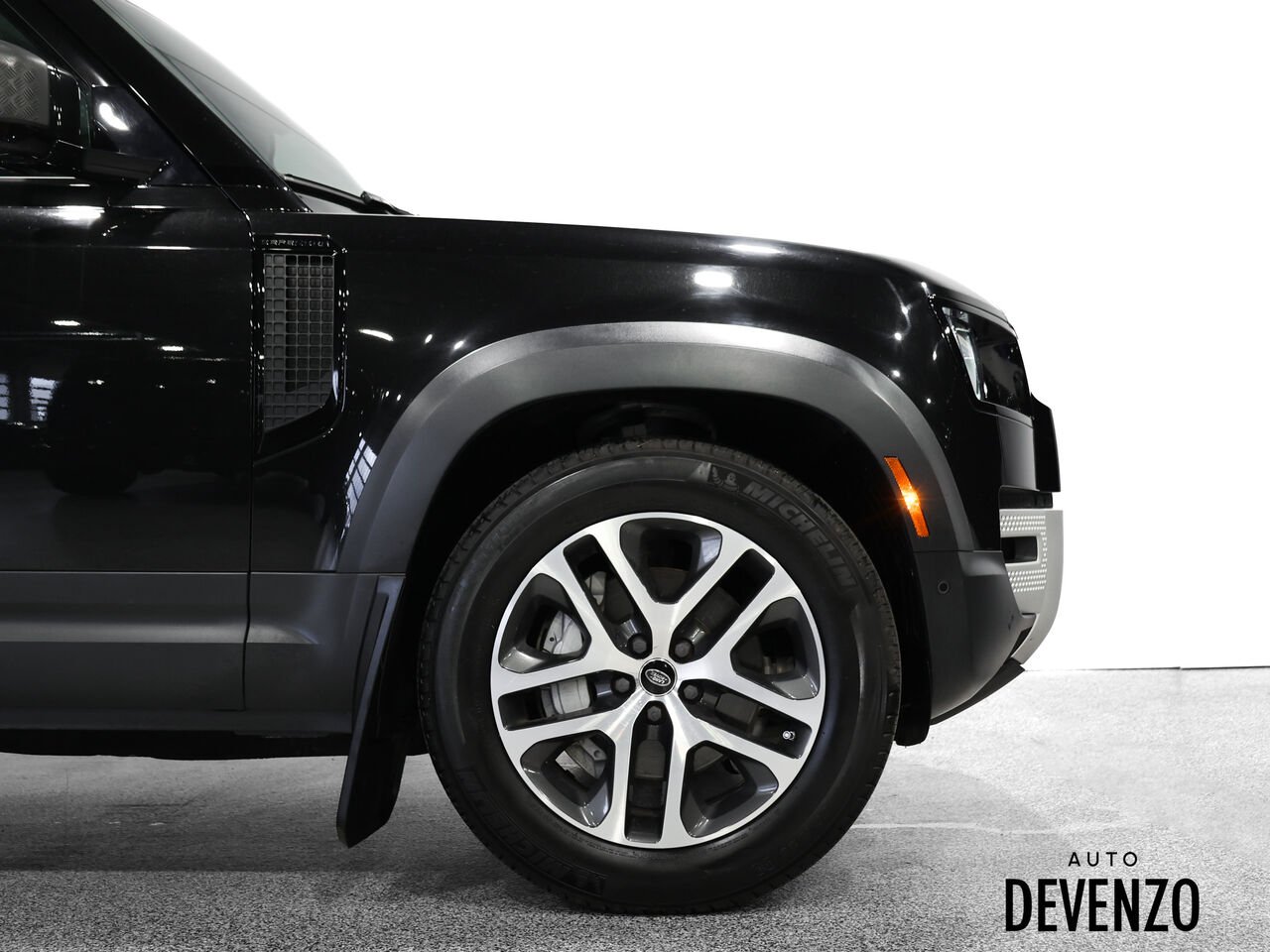 2020 Land Rover Defender Black Saint-Eustache - photo #7