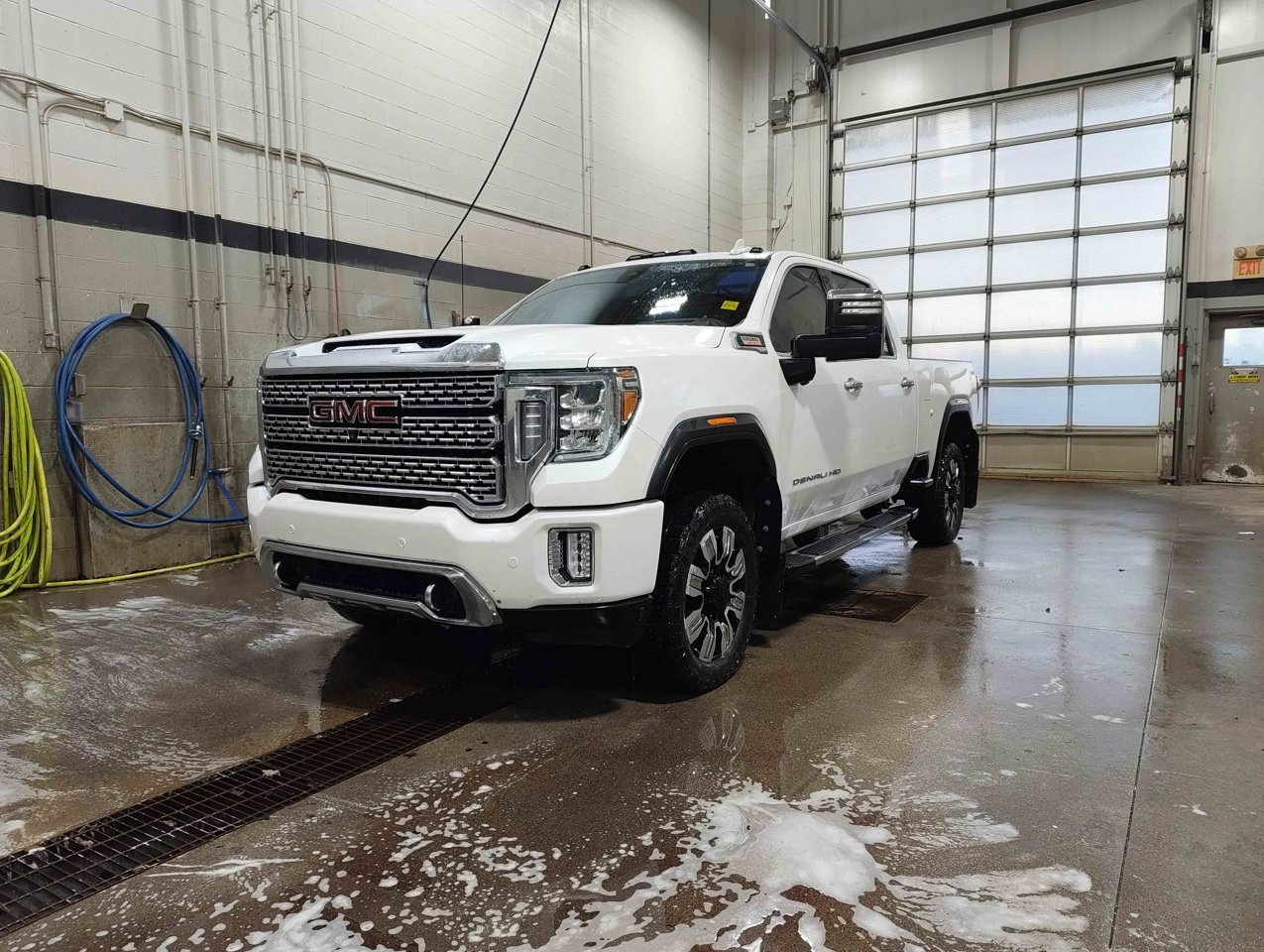 2020 GMC Sierra 2500HD 4WD Crew Cab 159 Denali White Sherwood Park - photo #3