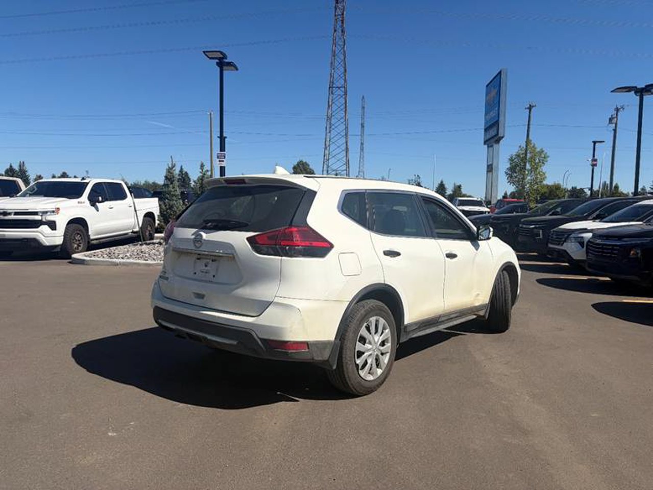 2017 Nissan Rogue FWD 4dr S White Sherwood Park - photo #4