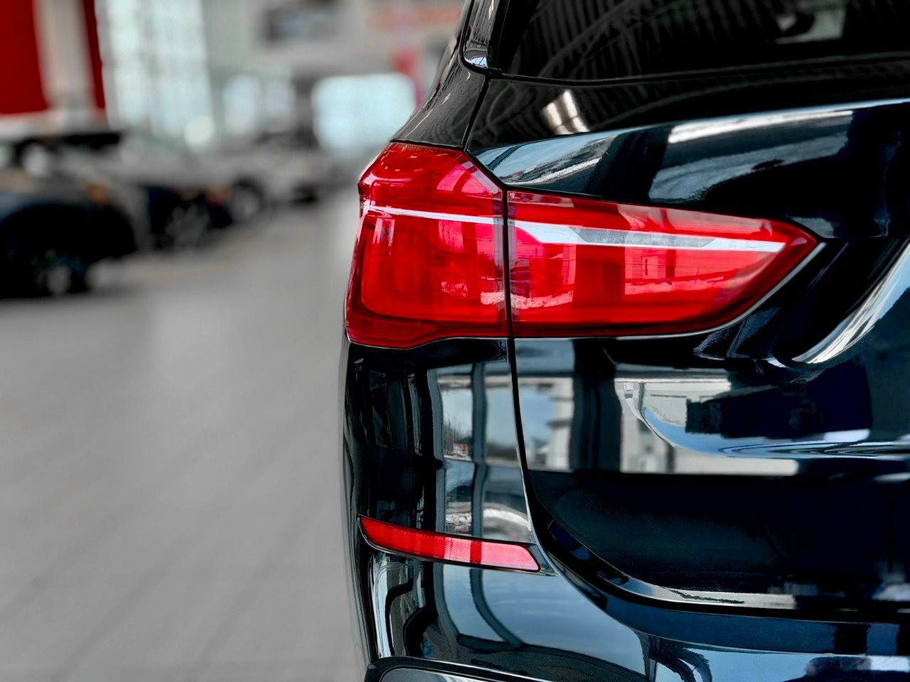 2017 BMW X1 Black Notre-Dame-des-Prairies - photo #9
