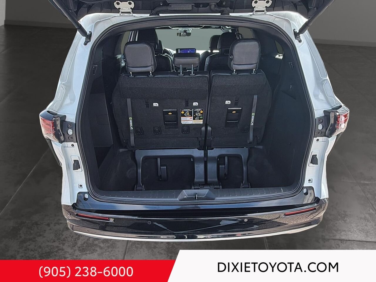 2026 Toyota Sienna Hybrid Limited AWD / CLEAN CARFAX / HEATED AND VENTILATED SEATS / MOONROOF / ALLOY WHEELS / CARPLAY AND ANDROID AUTO White Mississauga - photo #22