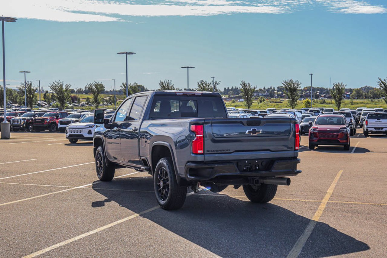 2026 Chevrolet Silverado 3500HD 4WD Crew Cab 159 LTZ Blue Sherwood Park - photo #5