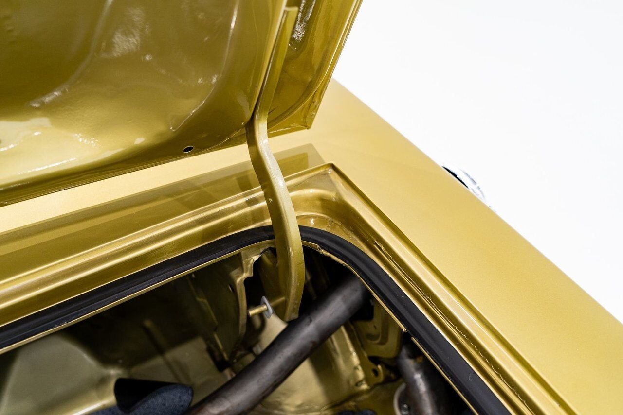 1971 Dodge Challenger *PRIX EN USD* Convertible Fully restored to desirable specifications Gold Montreal - photo #25