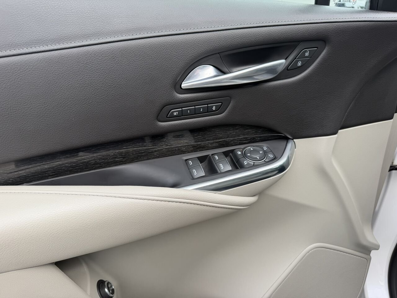 Cadillac XT4 PREMIUM LUXURY AWD 2020 Blanc Laval - photo #21