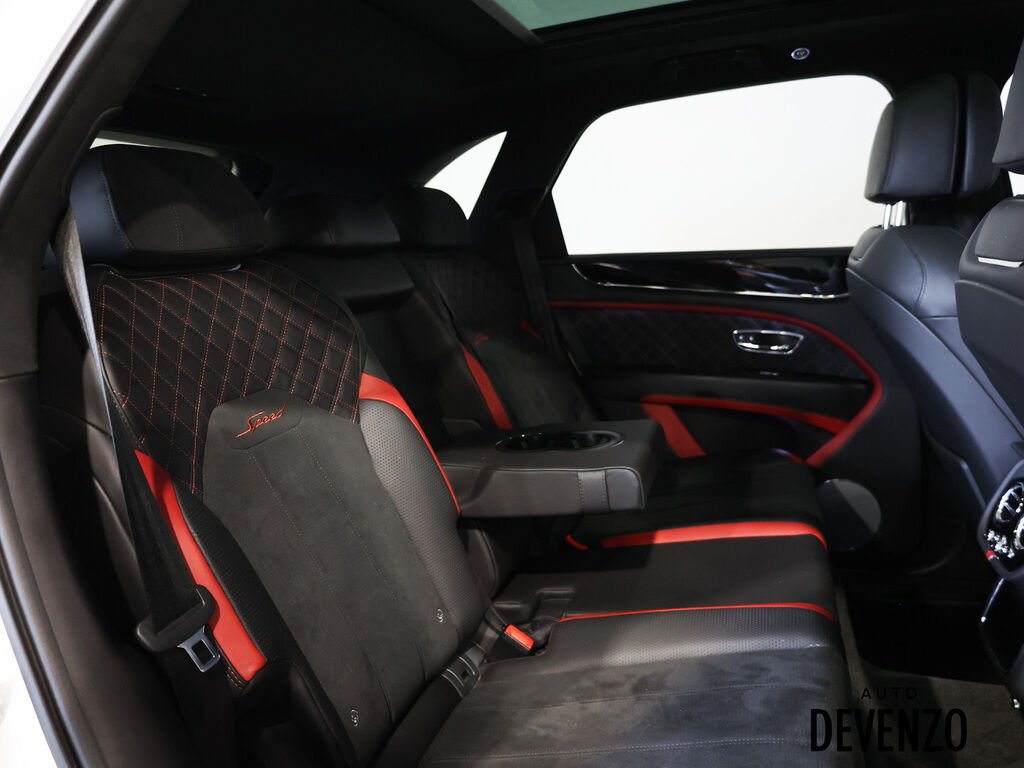 2021 Bentley Bentayga White Saint-Eustache - photo #10