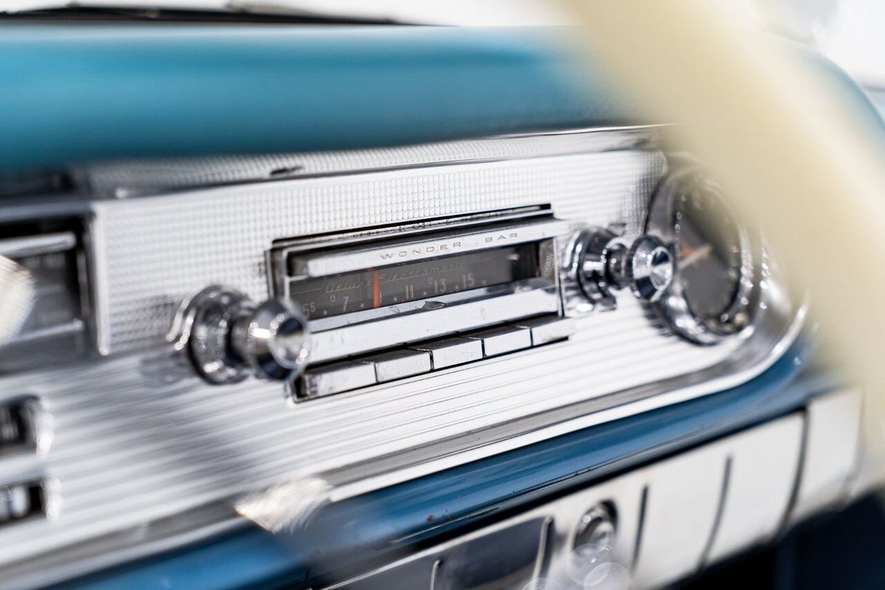 Pontiac Bonneville *PRICE IN USD* Fuel injected 347/315HP 1 of 630 produced 1957 Blanc Montréal - photo #79