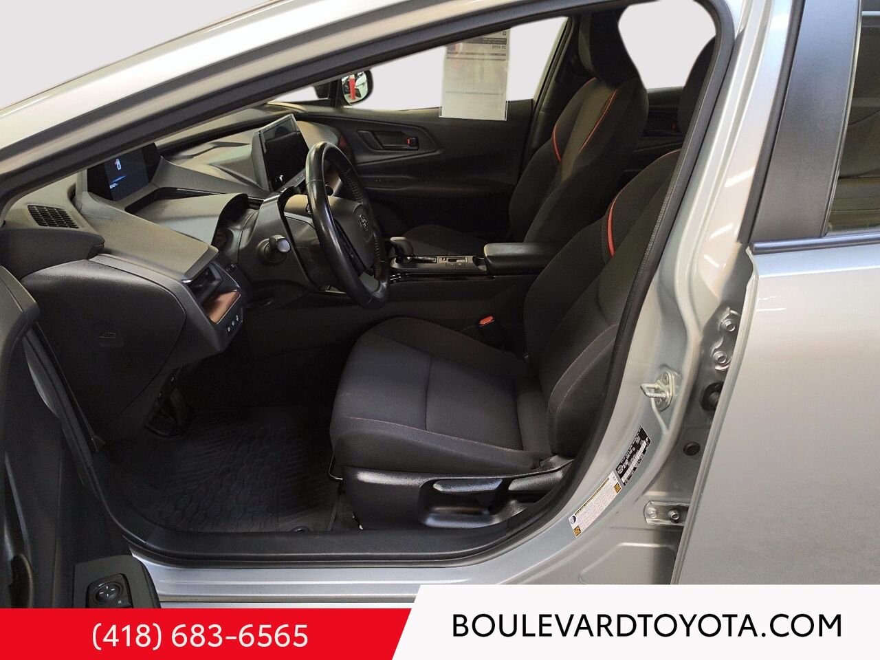 Toyota Prius Prime 100071A-44 | SE 2023 Argent Incisif Québec - photo #8