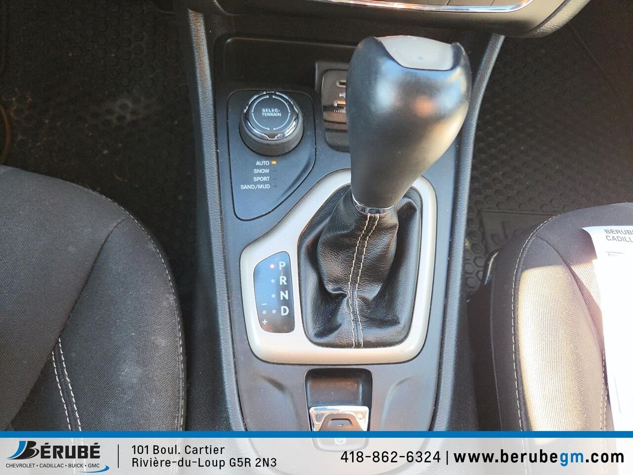 2015 Jeep CHEROKEE 4x4 North White Rivière-du-Loup - photo #11