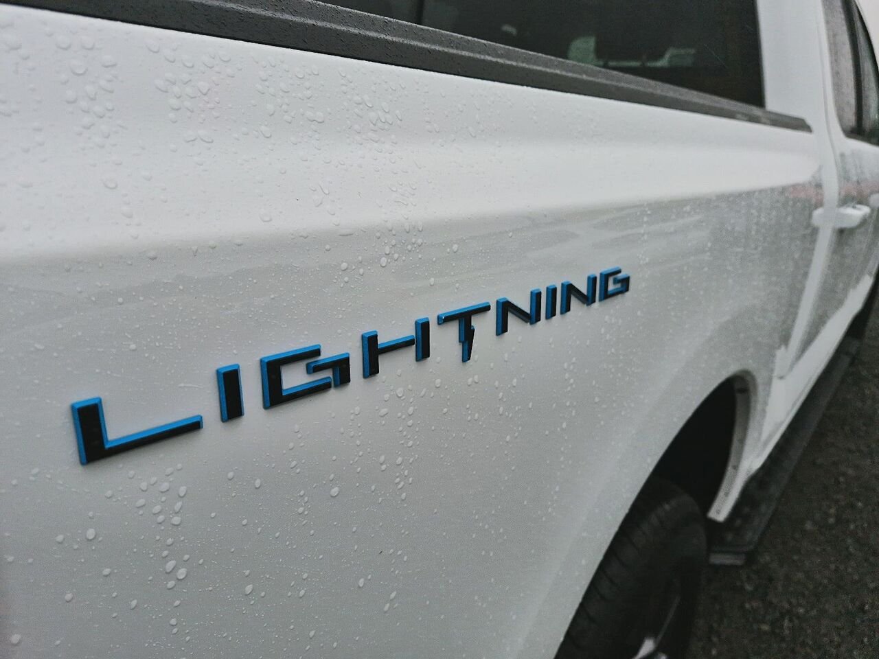 2022 Ford F-150 Lightning White Saint-Jérôme - photo #5
