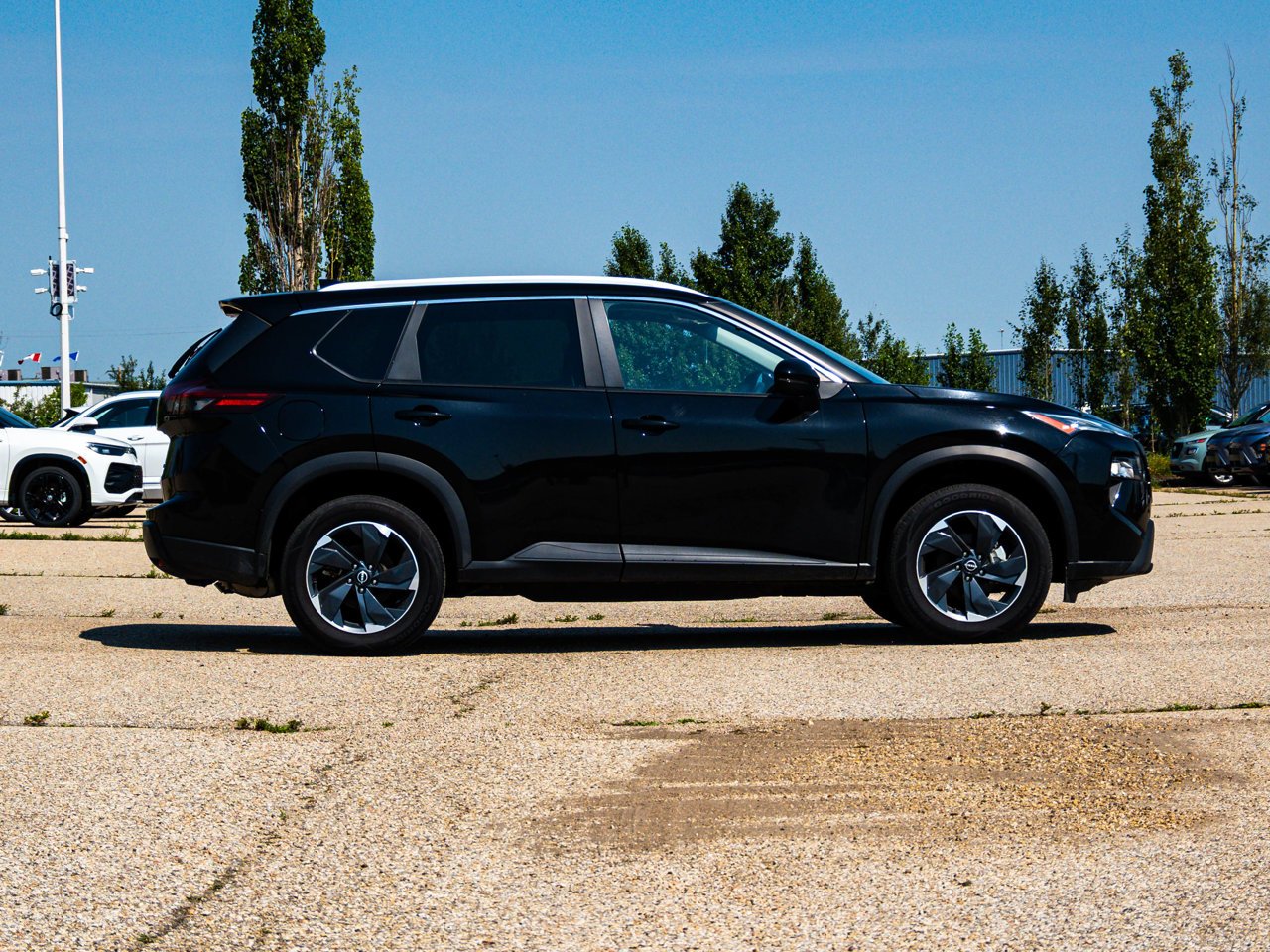 2025 Nissan Rogue AWD SV Moonroof Black Sherwood Park - photo #13