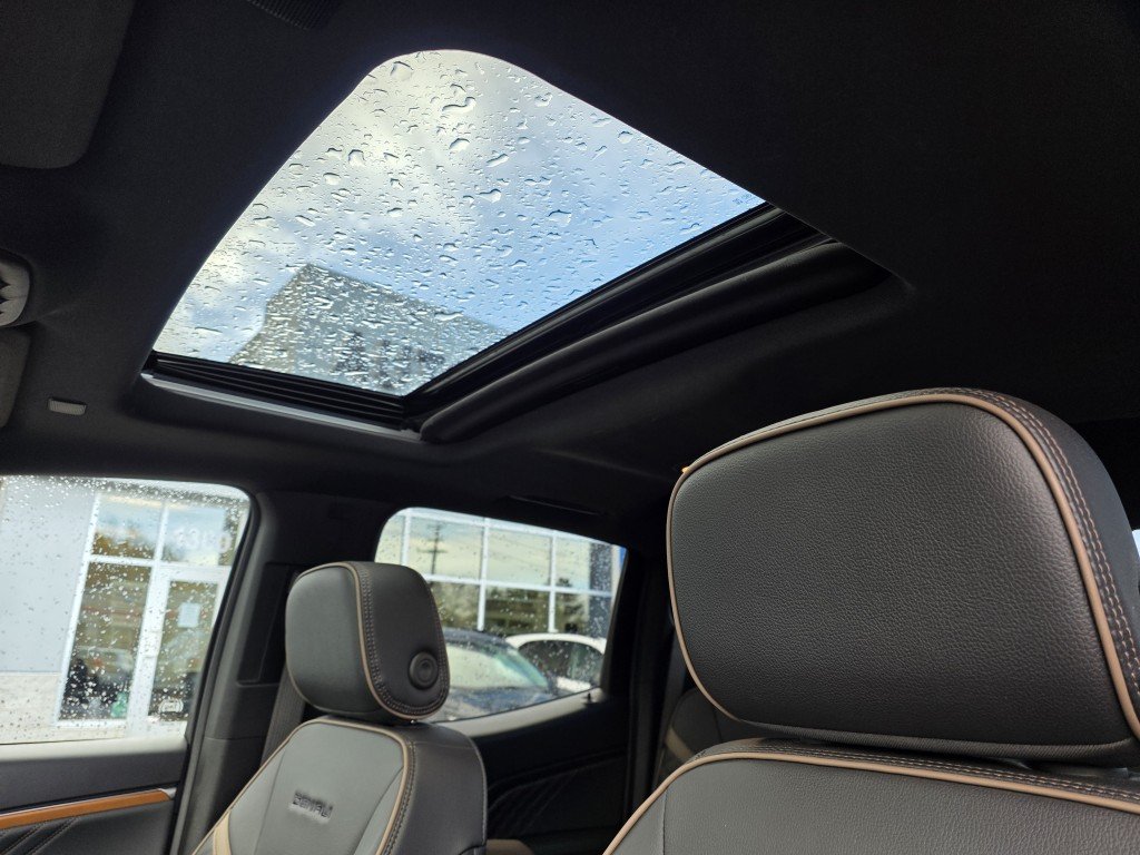 2025 GMC Canyon Denali Black Mont-Laurier - photo #17