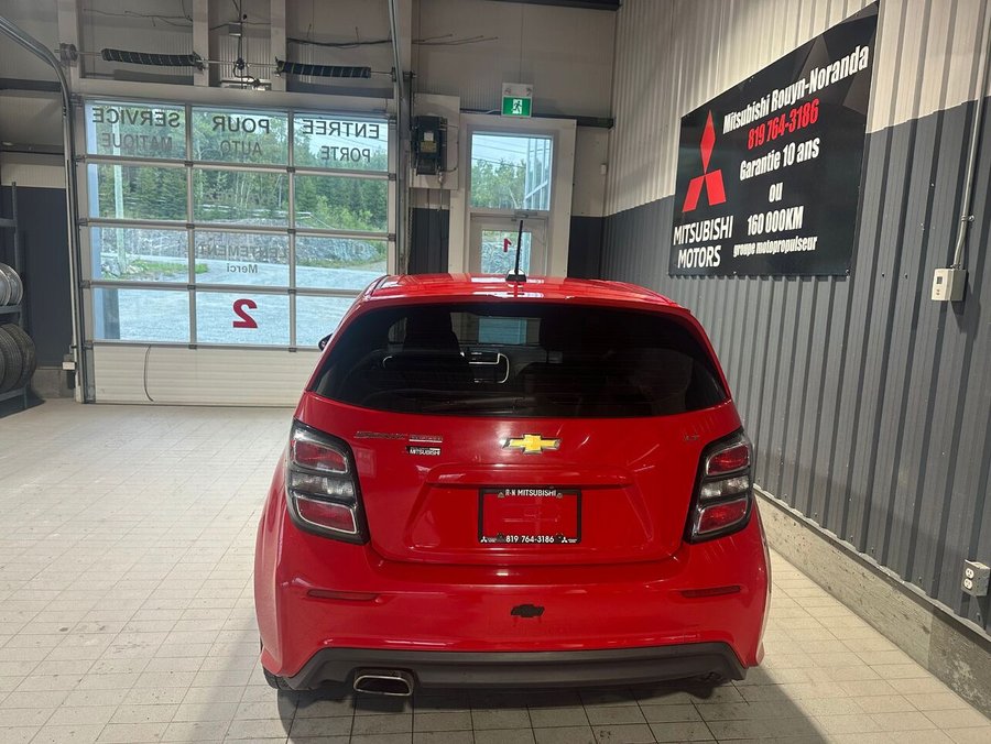 Chevrolet Sonic LT à hayon 5 portes BA 2017 Rouge