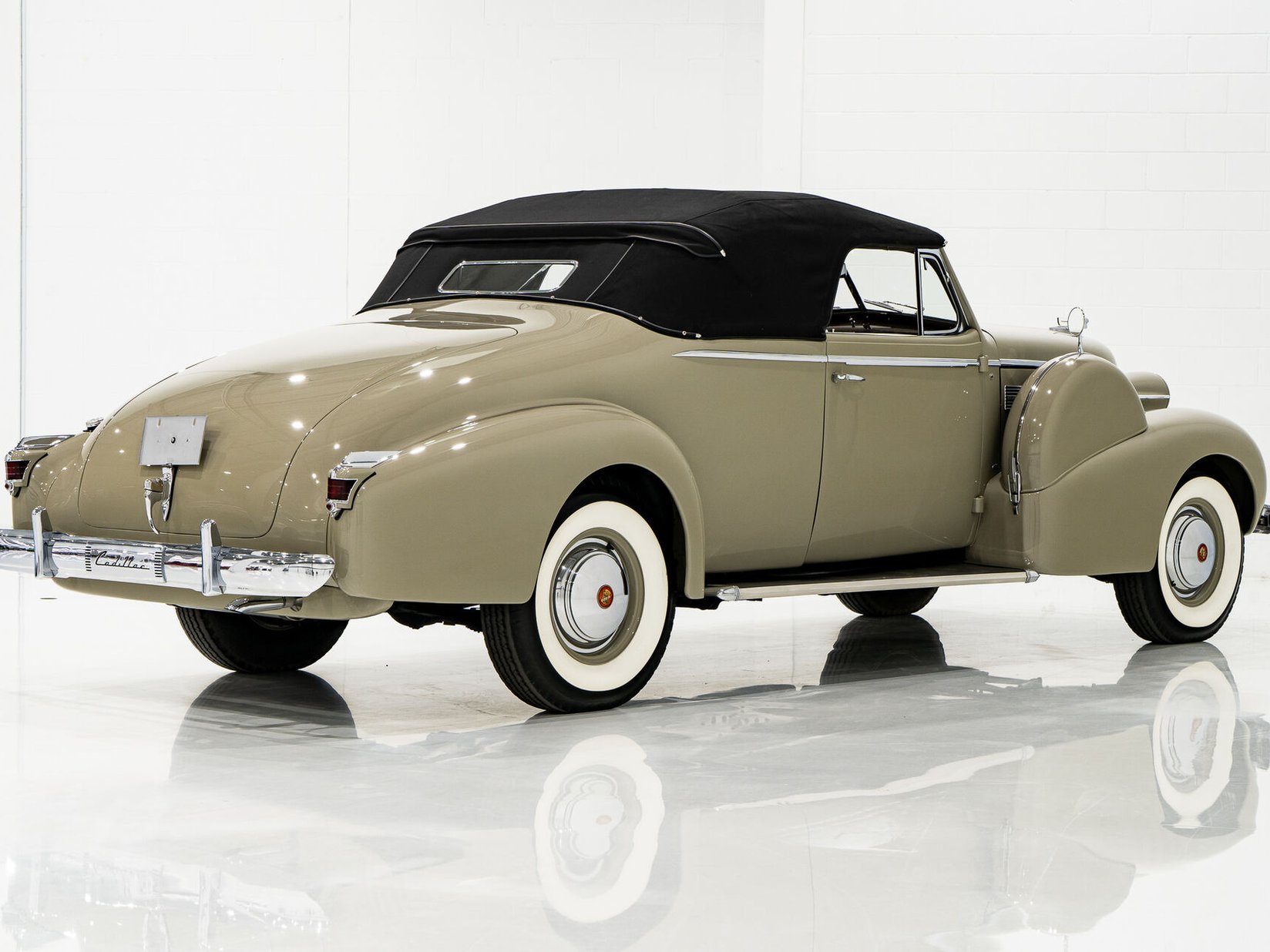 Cadillac Series 75 1 of 27 built. Former CCCA National first prize winner *PRICE IN USD* 1939 Brun Montréal - photo #21