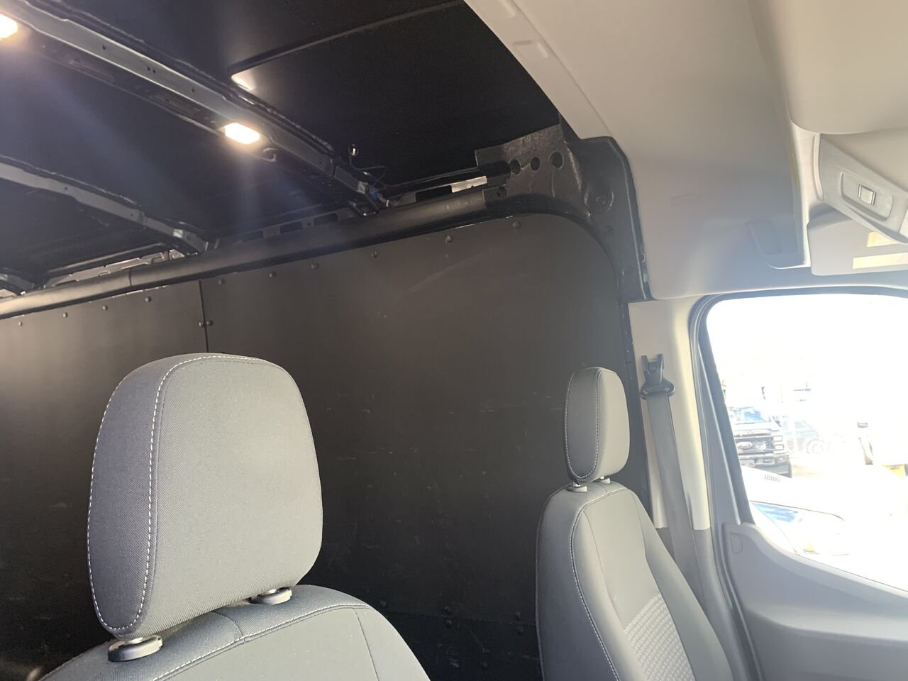 2025 Ford Transit fourgon utilitaire Grey Châteauguay - photo #19
