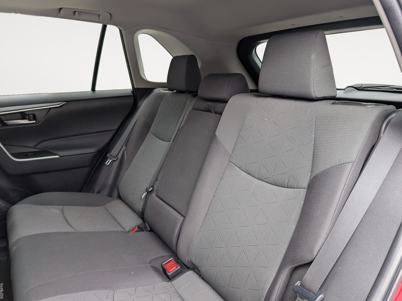Toyota RAV4 Hybride XLE/AWD/SIÈGES CHAUFFANTS/VOLANT CHAUFFANT/TOIT OUVRANT/BLUETOOTH/AC BIZONE 2023 Rouge Sherbrooke - photo #7