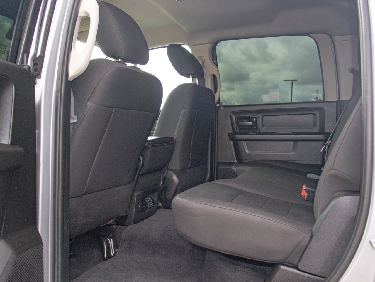 2020 Ram 1500 Classic Express 4x4 Crew Cab 5'7 Box Grey Sherwood Park - photo #31