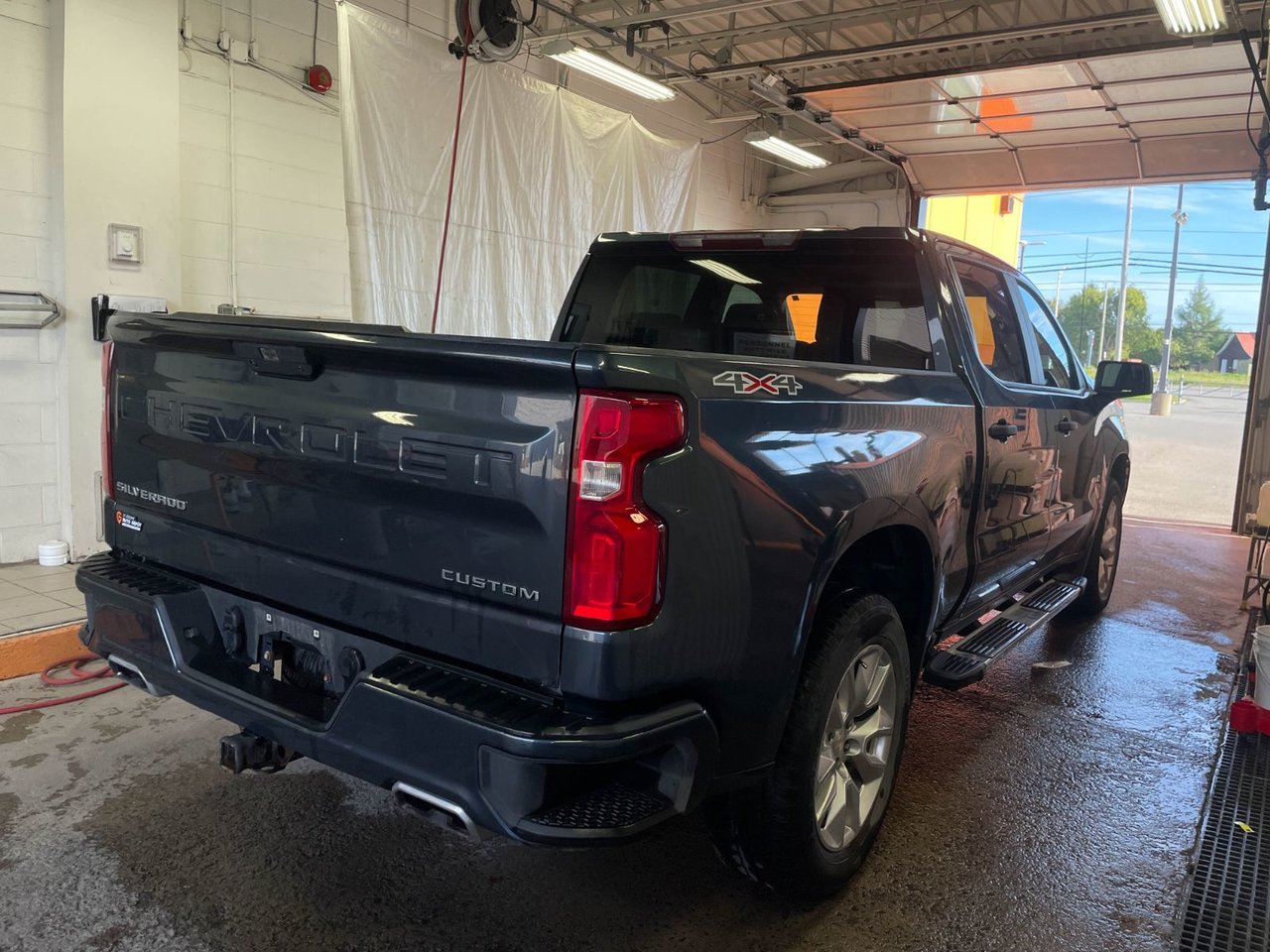 Chevrolet Silverado 1500 CUSTOM CREW 4X4 V8 *GR VALEUR* MARCHE PIED CARPLAY 2019 Gris Ombre Saint-Jérôme - photo #7
