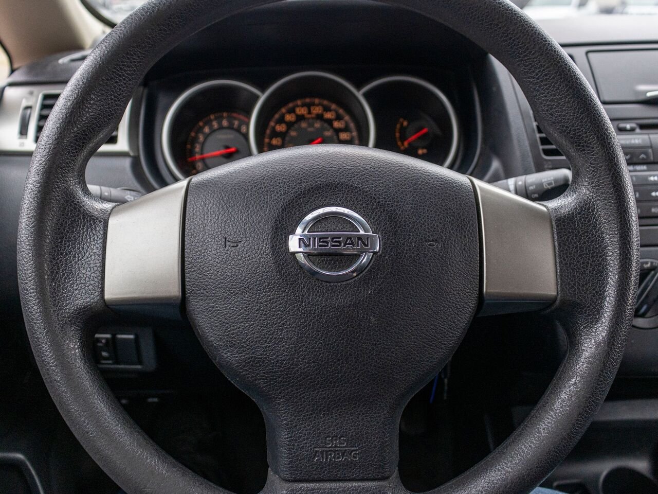 Nissan Versa 5dr HB I4 Auto 1.8 S 2009 Rouge Châteauguay - photo #9