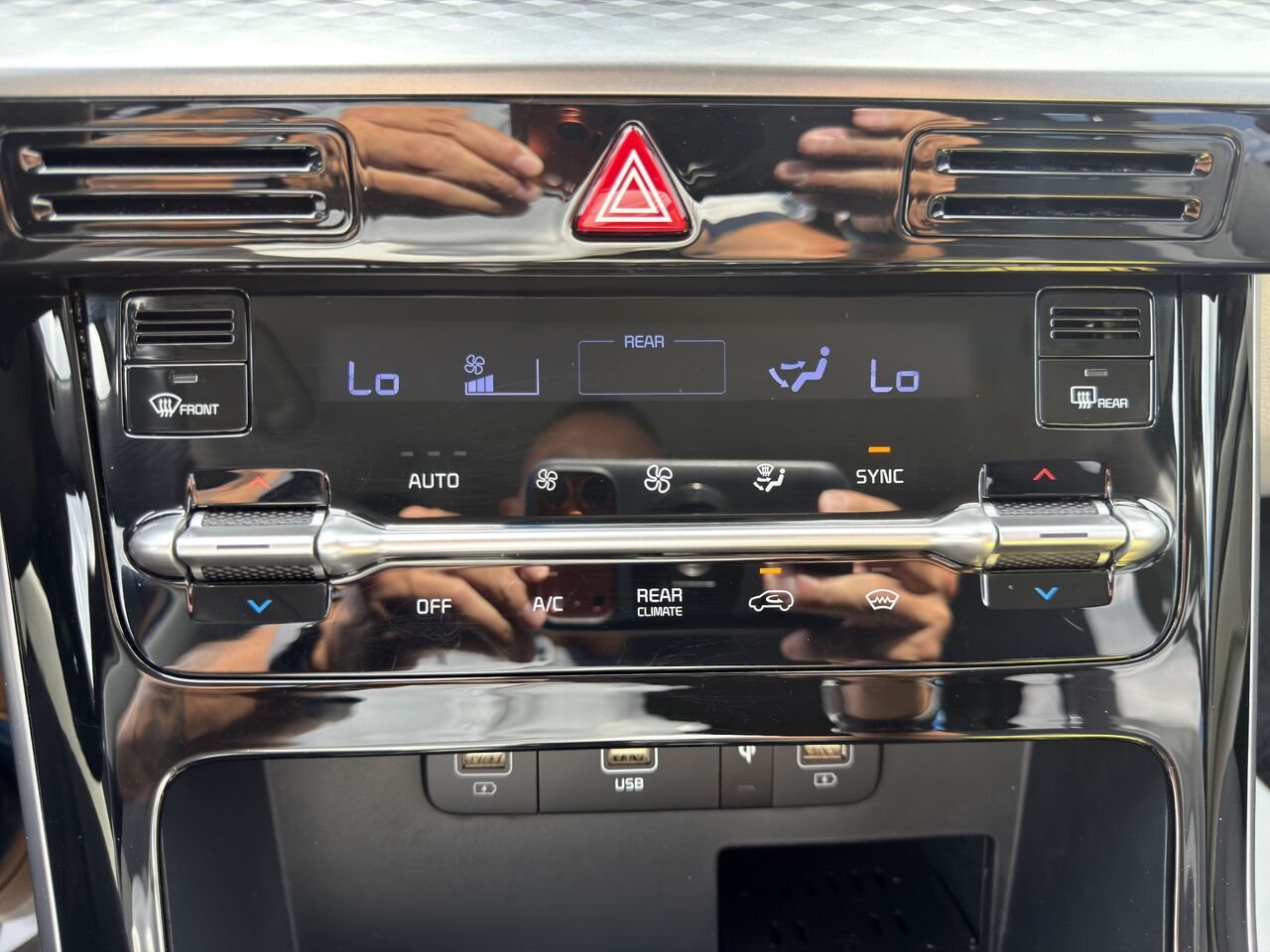 Kia Carnival 2024 Blanc Thetford Mines - photo #25