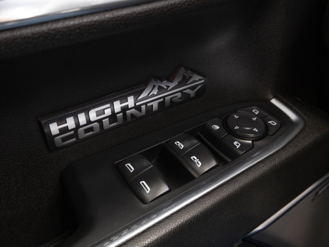 2024 Chevrolet Silverado 1500 4WD Crew Cab 147 High Country White Sherwood Park - photo #18