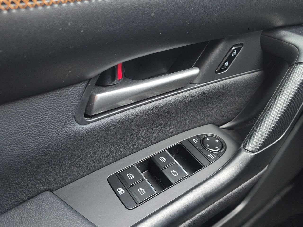 2025 Mazda CX-50 hybride GS-L e-AWD, toit panoramique, sièges avant chauffants, volant chauffant, Apple CarPlay/Android Grey Val-David - photo #17