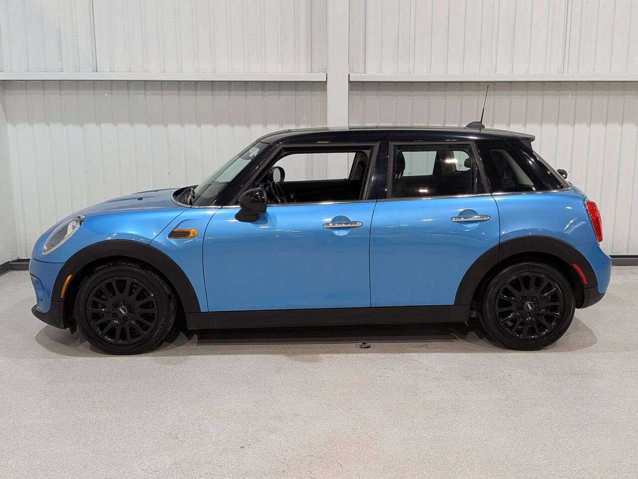 2016 MINI Cooper Hardtop 5 Door 5dr HB Blue Val-David - photo #4