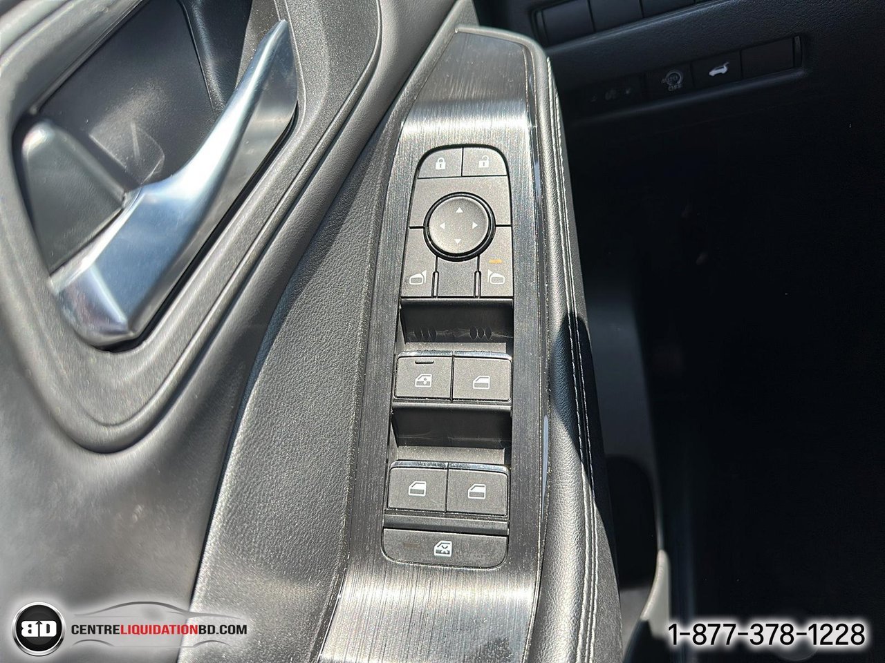 Nissan Rogue SV TI avec ensemble toit ouvrant | A8714 2024 Argent Granby - photo #15