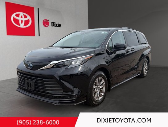 2024 Toyota Sienna LE 8-Passenger AWD Black