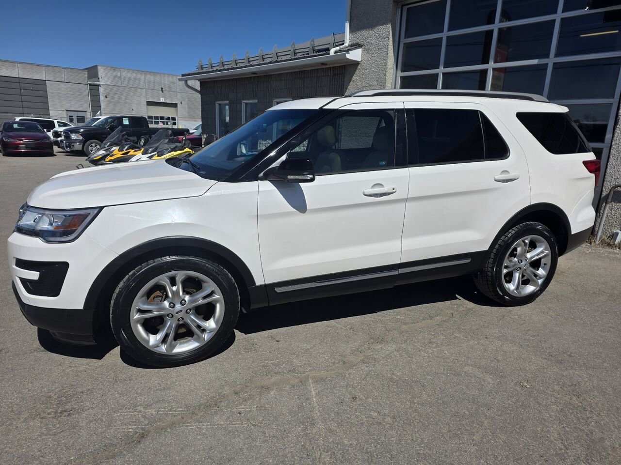 2017 Ford Explorer White  - photo #2