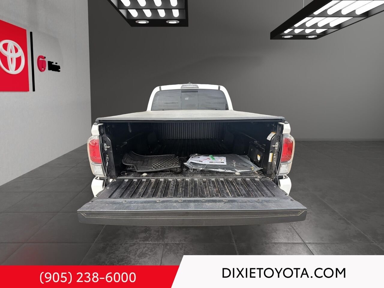 2023 Toyota Tacoma TRD SPORT 4WD / V6 / HEATED SEATS / TOYOTA SAFETY SENSE / CARPLAY AND ANDROID AUTO White Mississauga - photo #18