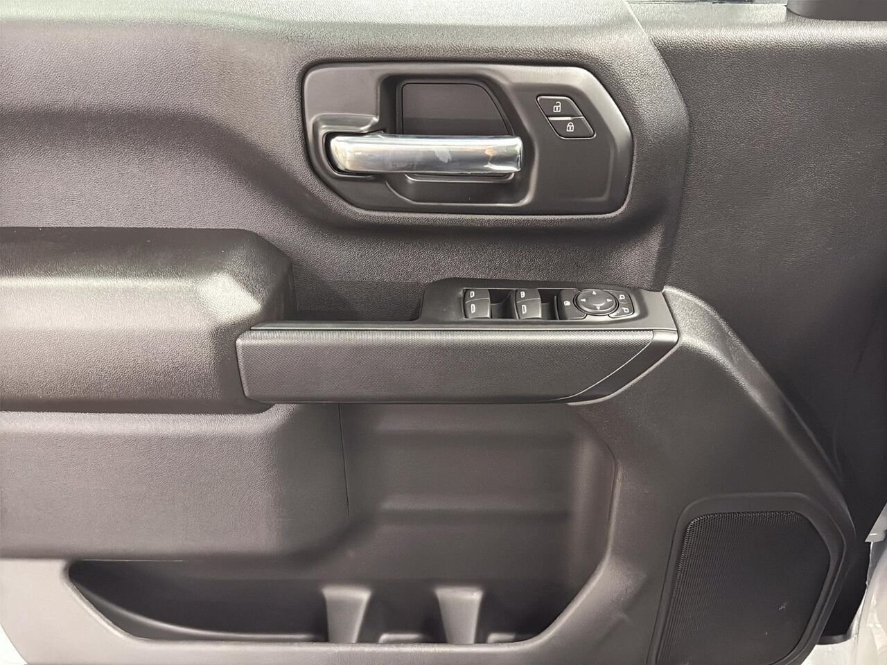 Chevrolet Silverado 2500HD WT cabine multiplace 4RM 172 po 2026 BLANC SOMMET Saint-Hyacinthe - photo #9