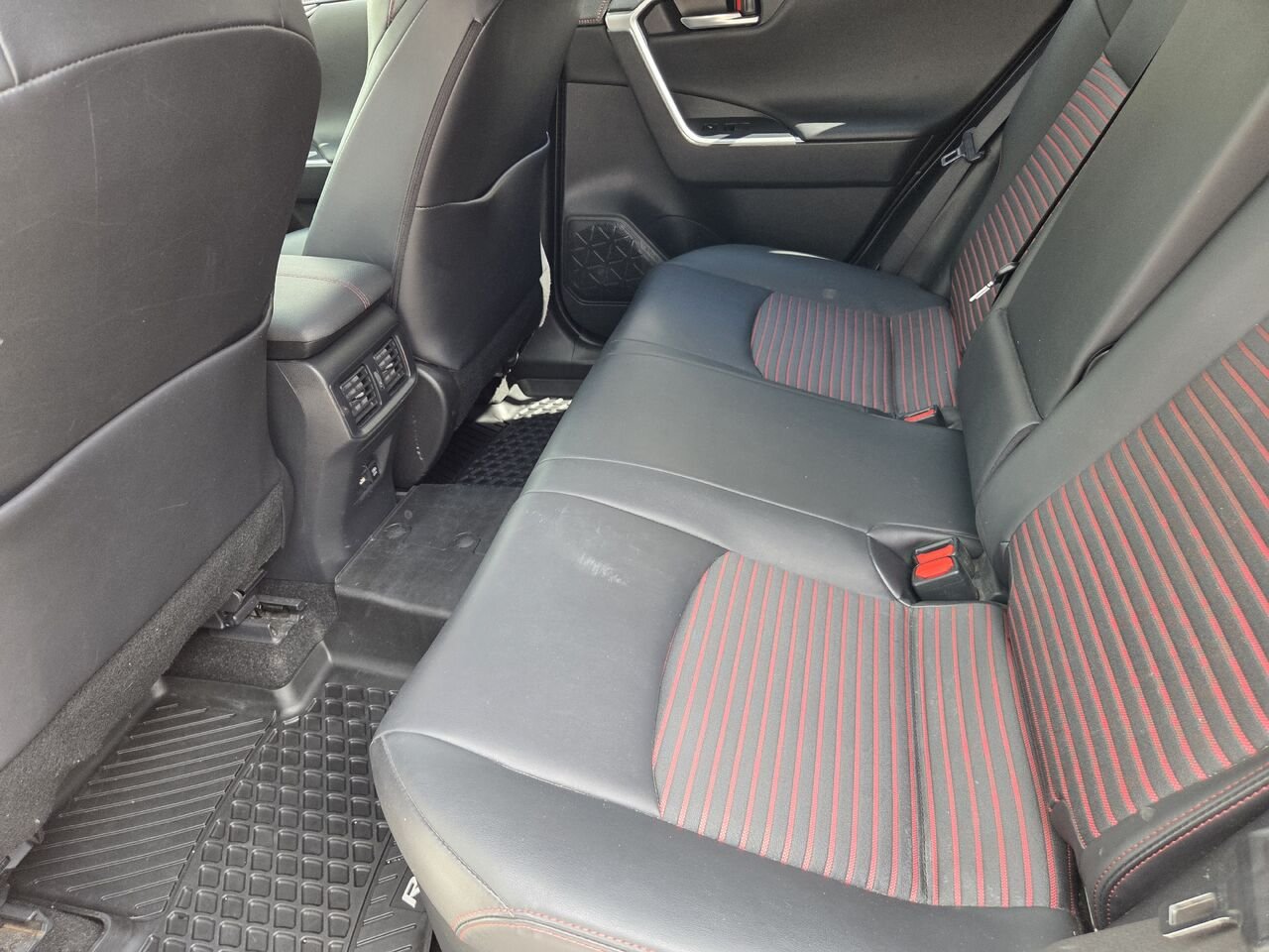 Toyota RAV4 PRIME 2021 Blanc Mont-Laurier - photo #13