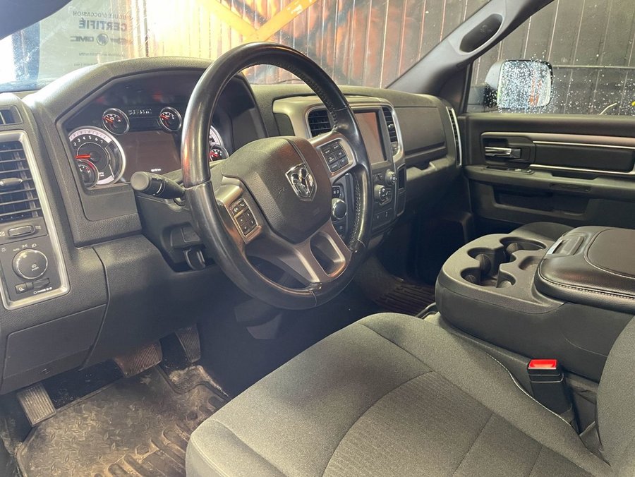 Ram 1500 Classic WARLOCK CREW 4X4 *CARPLAY* GR COMMODITÉ GR LUXE 2021 Bleu
