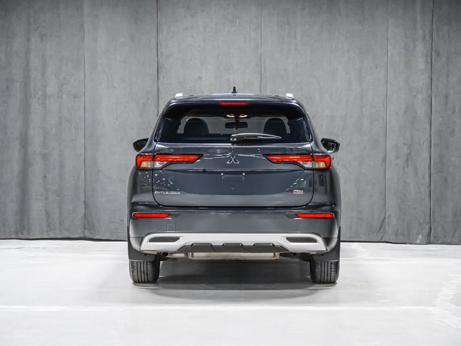 2024 Mitsubishi Outlander LE Grey