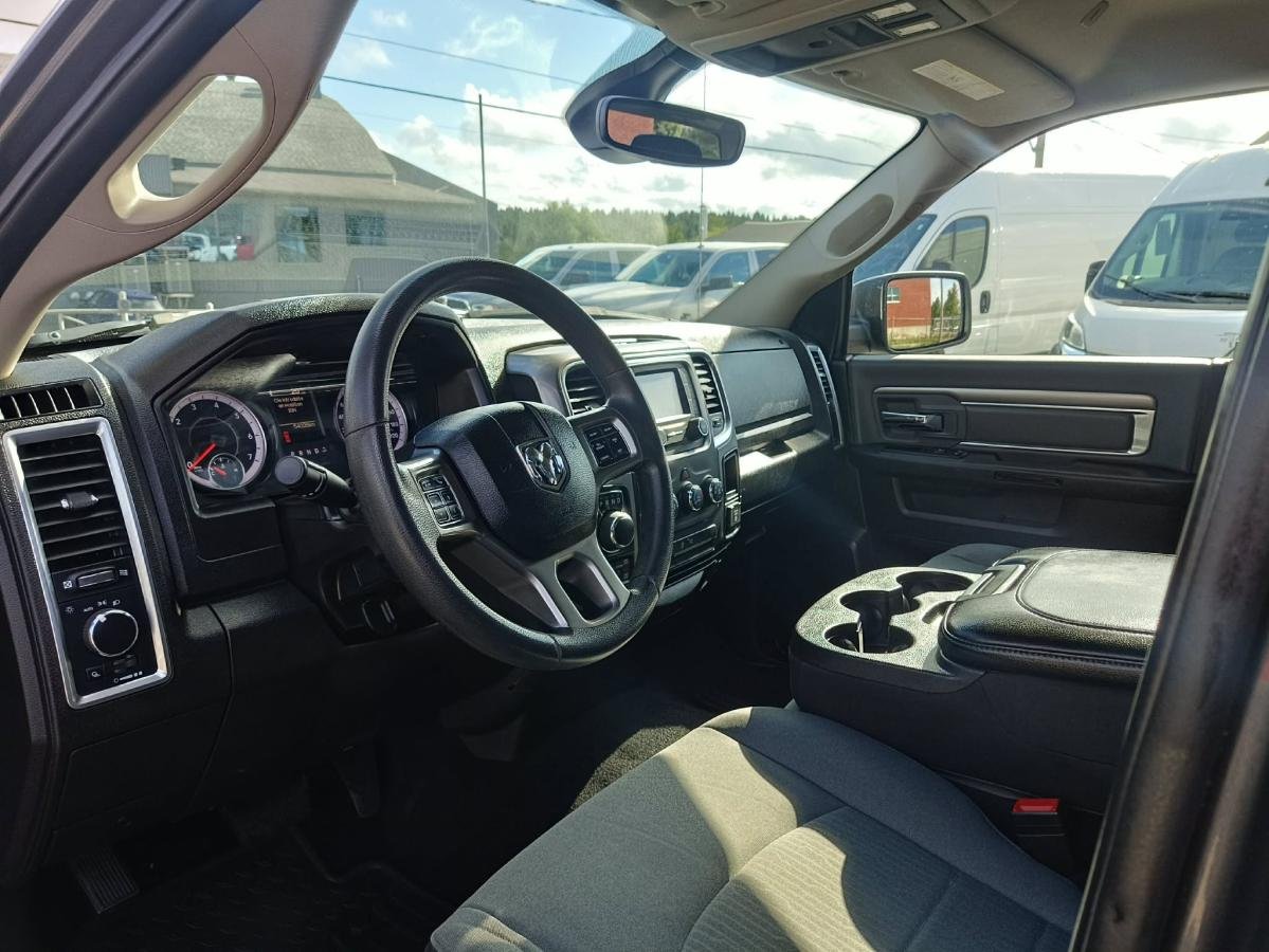 2023 RAM 1500 Classic Grey Lac Mégantic - photo #7