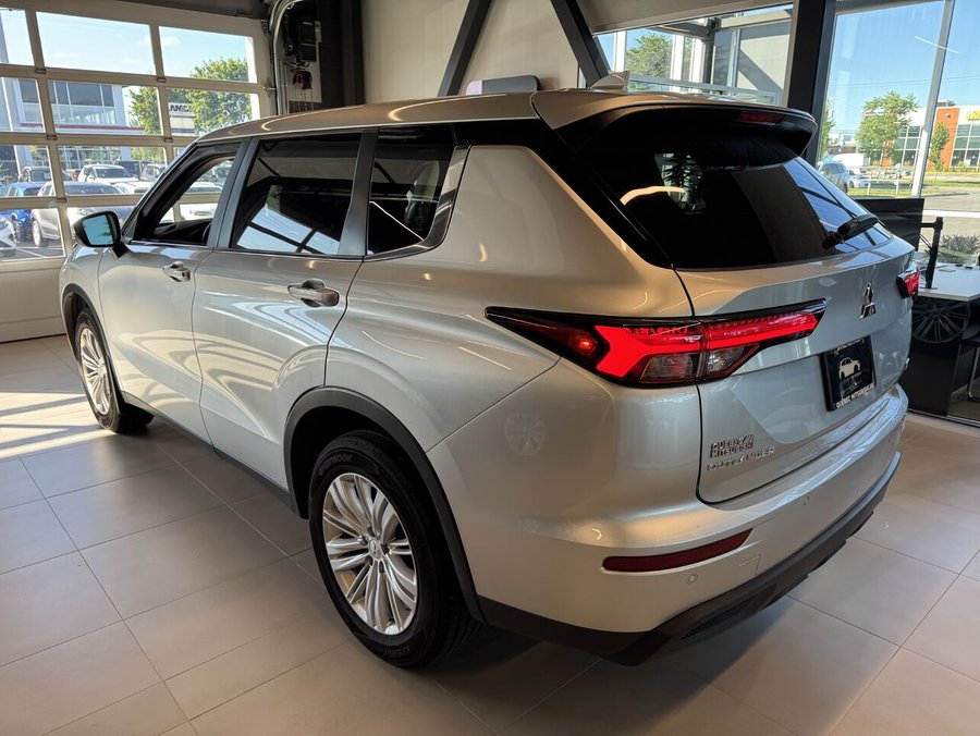 Mitsubishi Outlander ES S-AWC, 7 passagers, Climatisation 2023 Argent