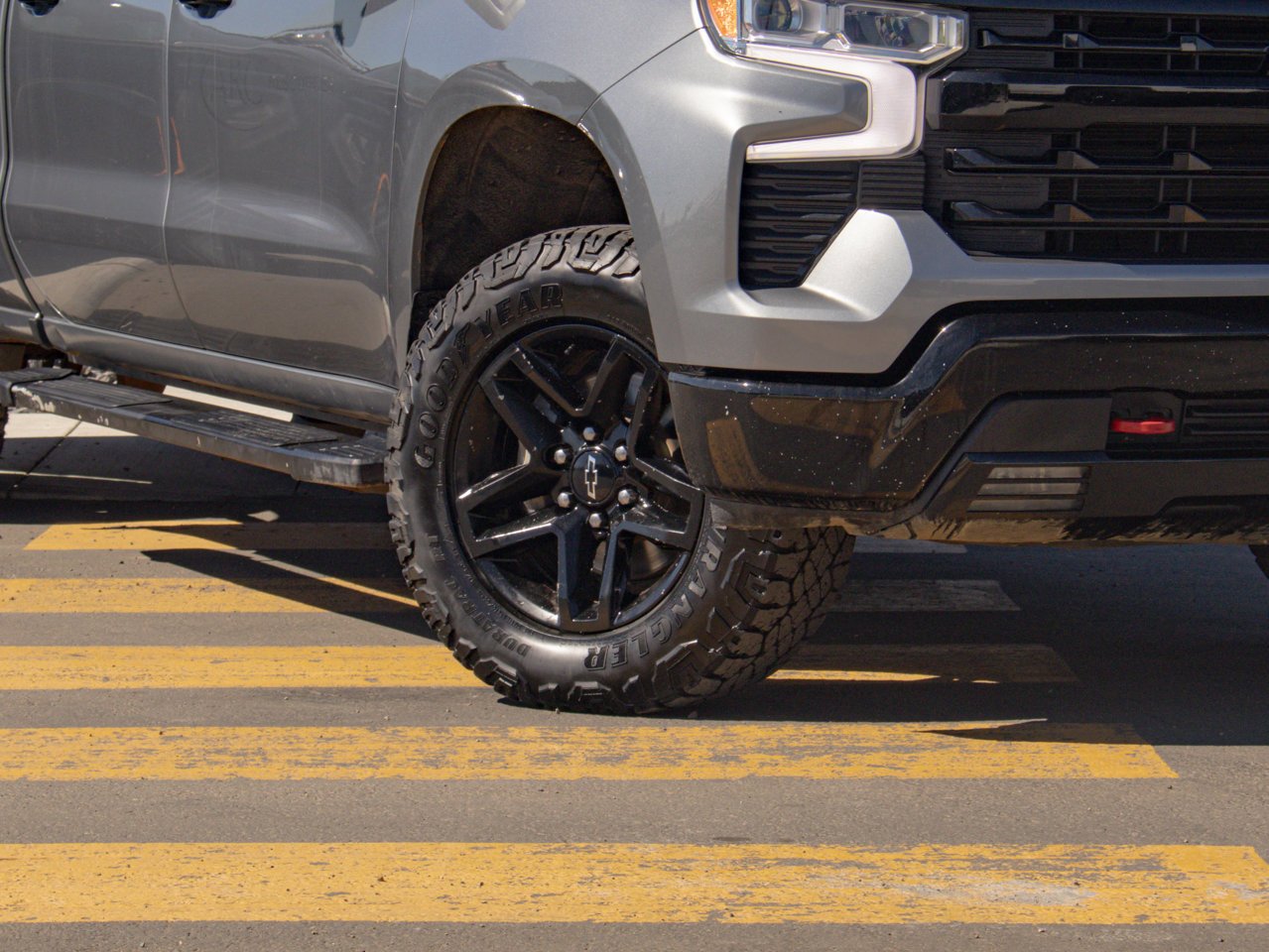 2023 Chevrolet Silverado 1500 4WD Crew Cab 147 LT Trail Boss Grey Sherwood Park - photo #5