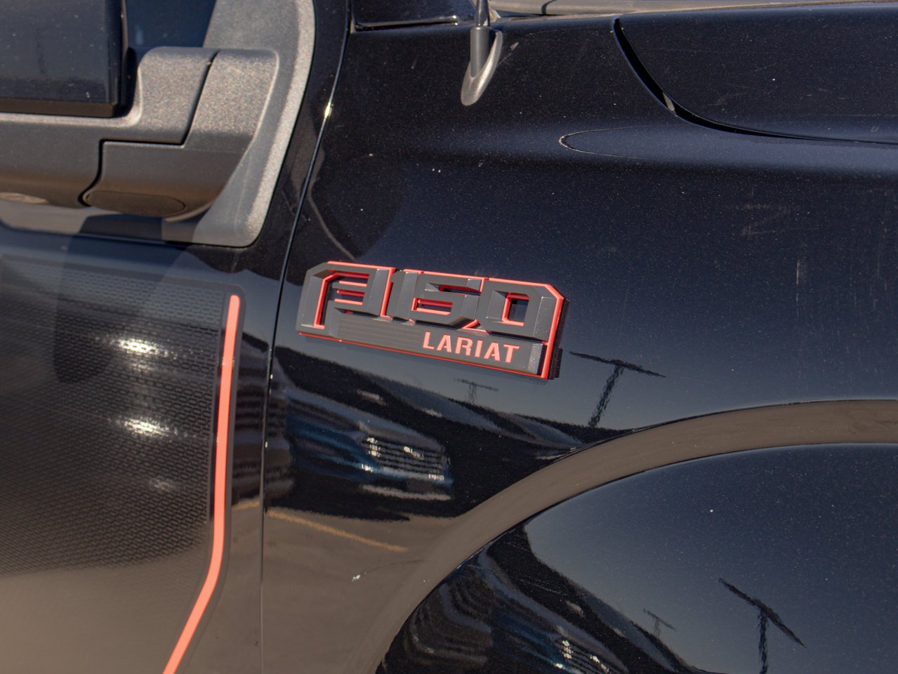 2016 Ford F-150 4WD SuperCrew 145 Lariat Black Sherwood Park - photo #16
