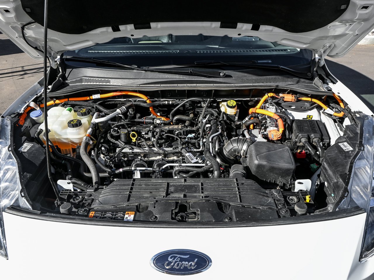 2022 Ford Escape Titanium Plug-In Hybrid FWD White Sherwood Park - photo #8