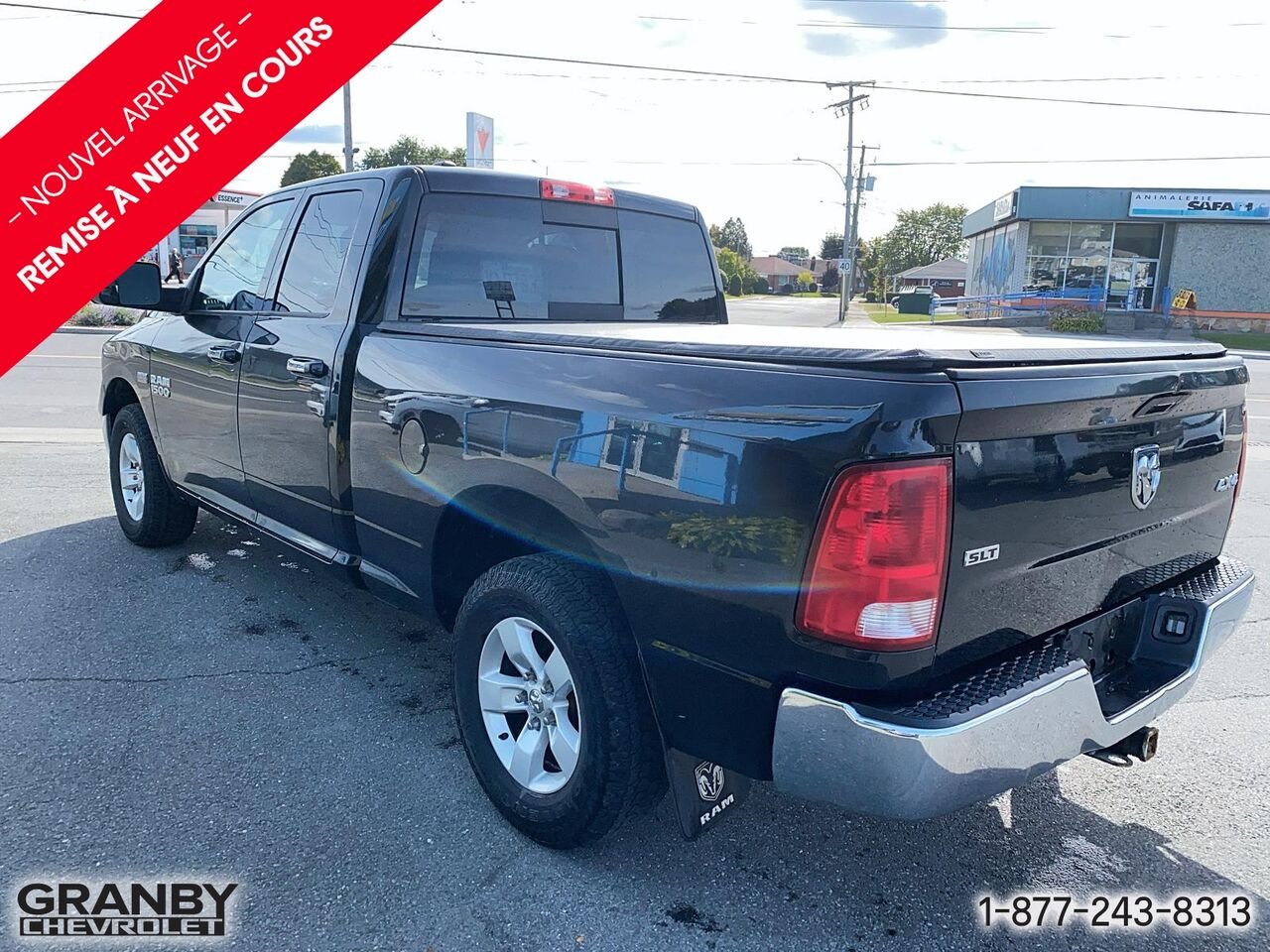 Ram 1500 Cabine quad 4RM, 140,5 po SLT | 27-0112B 2016 Noir Granby - photo #6