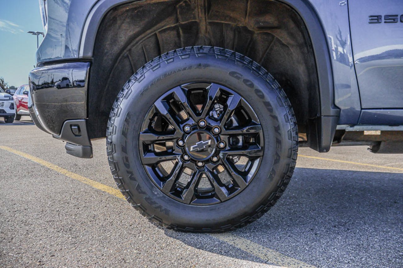 2026 Chevrolet Silverado 3500HD 4WD Crew Cab 159 LTZ Blue Sherwood Park - photo #12