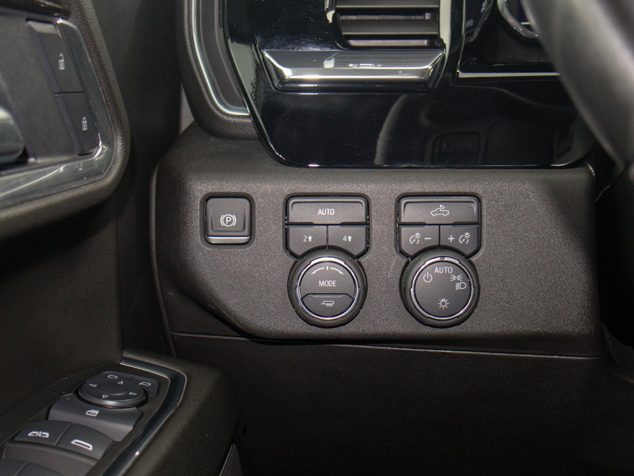 2025 Chevrolet Silverado 1500 4WD Crew Cab 147 LT White Sherwood Park - photo #18