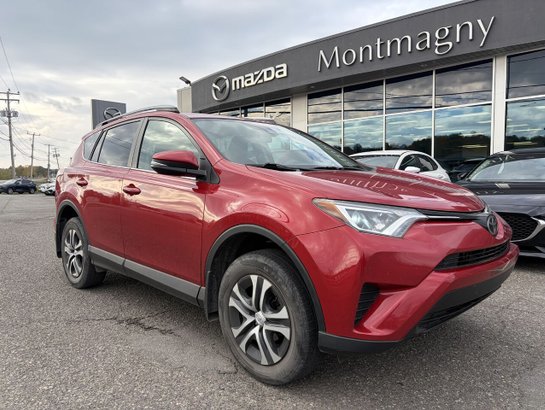 Toyota RAV4 4 portes LE traction avant 2017 Rouge