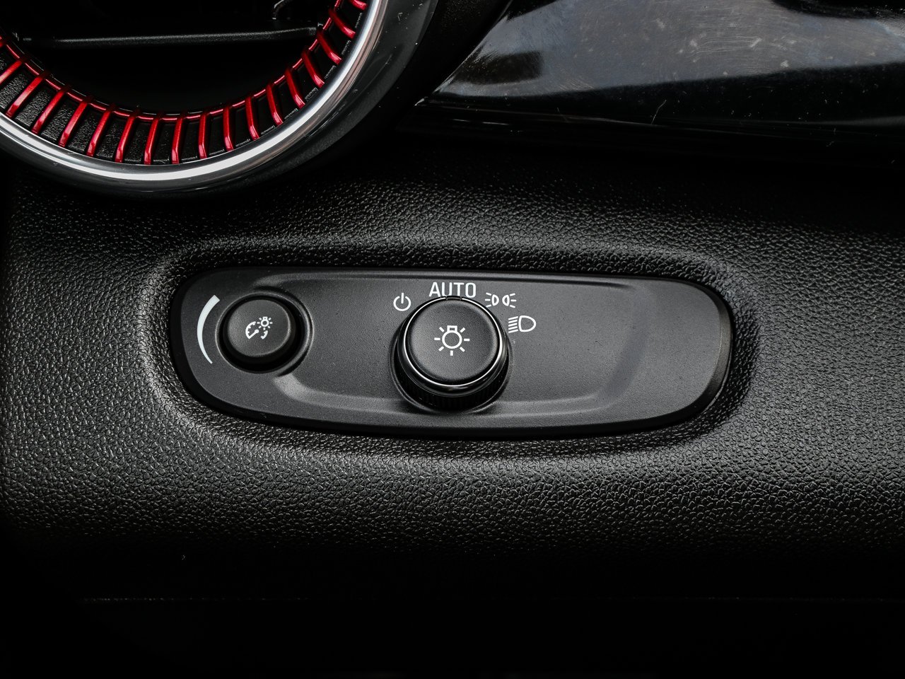 2025 Chevrolet Trax FWD 4dr 2RS Black Sherwood Park - photo #18