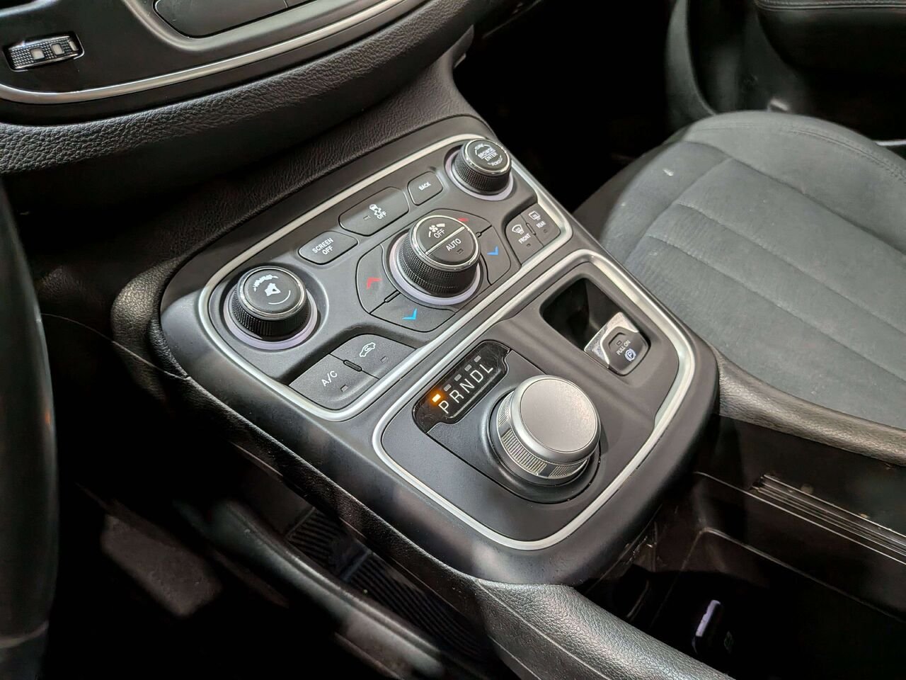 Chrysler 200 4dr Sdn Limited FWD 2016 Bleu Mirabel - photo #27
