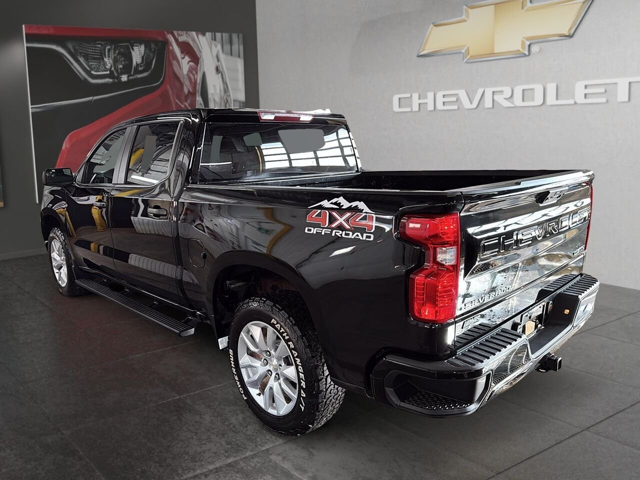 Chevrolet Silverado 1500 Custom cabine multiplace 4RM 147 po 2022 Noir Saint-Hyacinthe - photo #3